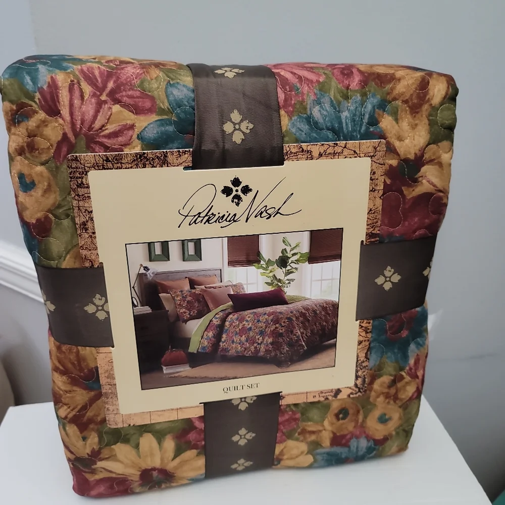 Patricia Nash Fresco Bouquet Print Reversible Quilt Mini Set